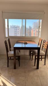 Luminoso departamento en La Perla a tres cuadras del mar, para 3 personas con espacio cochera incluida