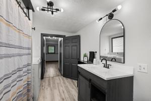 Stylish 3BR 2BA Getaway for 8