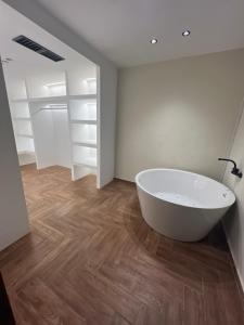 Cozy stay near auc with Private entrance