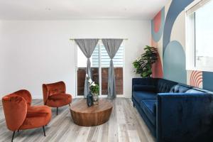 Central 4BR Townhome Modern Perks