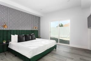 Spacious 5BR Townhouse with Free Parking Included