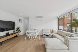 Blue Mile Escape - Walk to Wollongong Beach and Shops