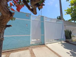 Casa aconchegante no Centro de Peruíbe, faça tudo a pé