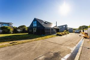 The Black Barn - Karitane Beach