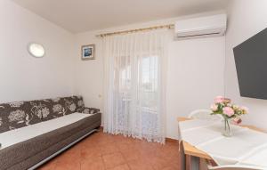 Awesome Apartment In Biograd Na Moru With Wifi