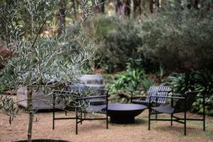 Ecco Red Hill Retreat - Luxe Rural Escape with Tennis Court