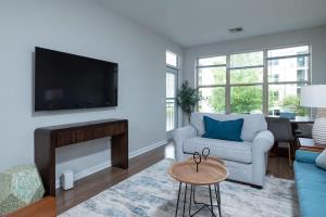 Central 1-BR Condo Assembly Row Gym & Pool Sleep 5