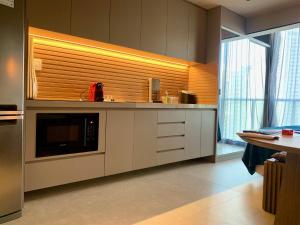 Apartamento com Piscina Rooftop Academia Vista Mar Garagem no Corredor da Vitoria