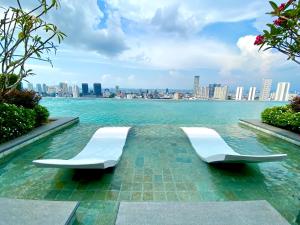 Beacon Executive Suite by stayCATion Homestay