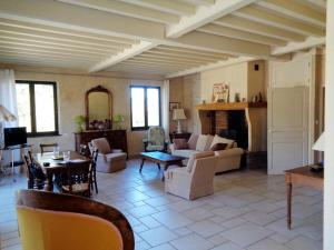 Gîte spacieux avec cheminée et animaux admis - FR-1-496-31
