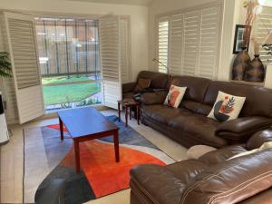 FAMILY Home Stay on High Room 1 Queen Bed and Room 2 King Bed OR Two Single Beds