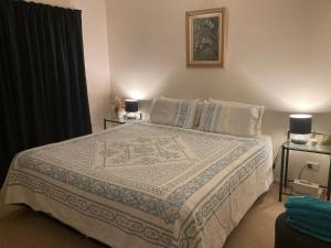 FAMILY Home Stay on High Room 1 Queen Bed and Room 2 King Bed OR Two Single Beds