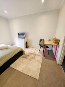 Ensuite Homestay 30 mins drive from the Airport