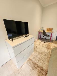 Ensuite Homestay 30 mins drive from the Airport