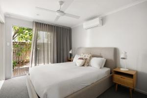 Tranquil Treetop Retreat with Pool and Ocean Views