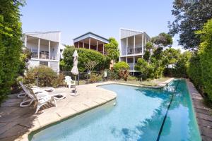 Tranquil Treetop Retreat with Pool and Ocean Views