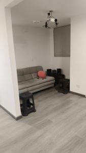 Confortable Apartamento cerca Aeropuerto JMC unidad Cerrada