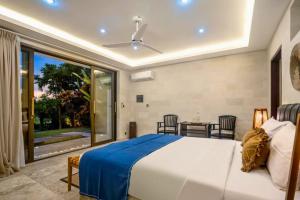 Balindra Lush Garden 6 BR Private Pool Villa ZN307