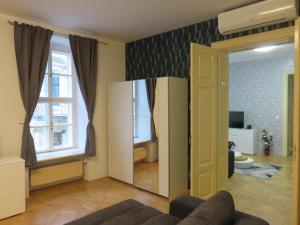 The Triple Suite For Large Group