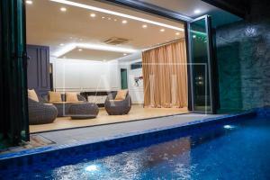 Cyberjaya - Puchong Luxury Private Swimming Pool Villa with BBQ - Corner lot up to 20 Guests