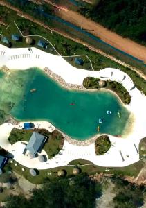 Nice beach apartment, pool and slides