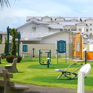 Nice beach apartment, pool and slides