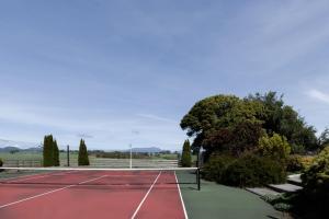 Melrose Retreat with Court Access