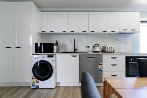 Melrose Retreat with Court Access