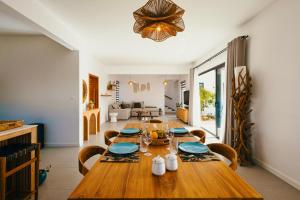 Luxury 3 Bedroom Villa - Private Pool - Beaches 5 Minutes Away