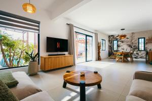 Luxury 3 Bedroom Villa - Private Pool - Beaches 5 Minutes Away