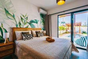 Luxury 3 Bedroom Villa - Private Pool - Beaches 5 Minutes Away