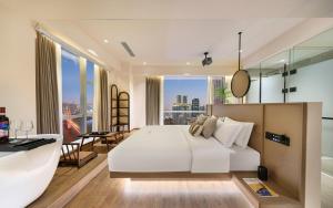 Liberation Monument Riverside HoteL