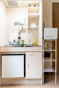 E JOY INN-Okubo branch