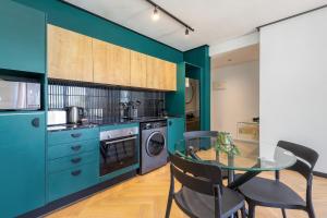 Nine Palms - Century City Luxury Apartment