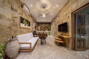 Nyaman Villa 3 - Ultimate Chill Spot - Pool, Garden and Peace