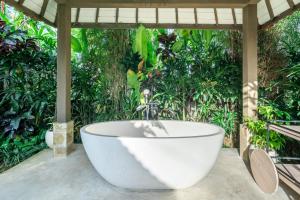 Nyaman Villa 3 - Ultimate Chill Spot - Pool, Garden and Peace