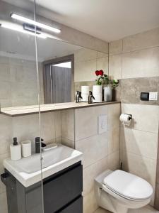 The Velvet Residence with FREE PARKING