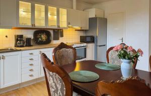 2 Bedroom Stunning Apartment In Högsby