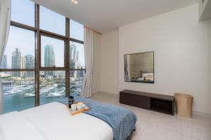 Scenic - Contemporary - Marina Getaway