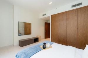 Scenic - Contemporary - Marina Getaway