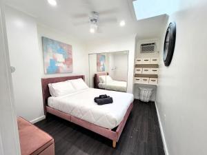 Two bedroom private guesthouse in great location Close to Melrose Hollywood sign and attractions