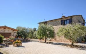 1 Bedroom Nice Apartment In Casole Delsa