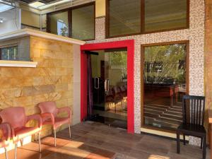 RedDoorz at The Canal Homestay Probolinggo