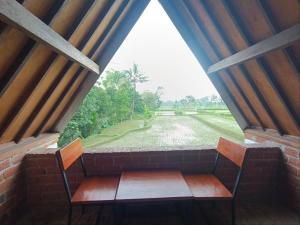 DBulan bungalows and kafe