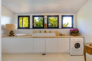 Villa Art Vita - Private Pool, Sauna & River Access