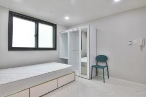 42 Share Hongdae Hall