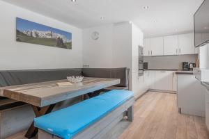 Haus Dienten Steinadler