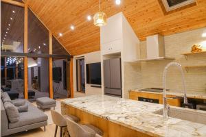 Echowoods 4-bed, 4-bath, 6-person Japanese Bath, Fireplace