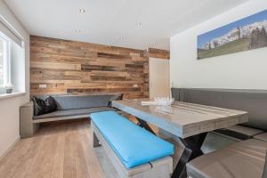 Haus Dienten Steinadler