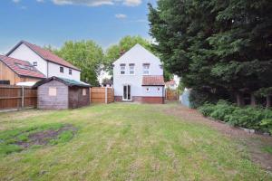 Earlham House Detached 3 bedroom with ample private parking